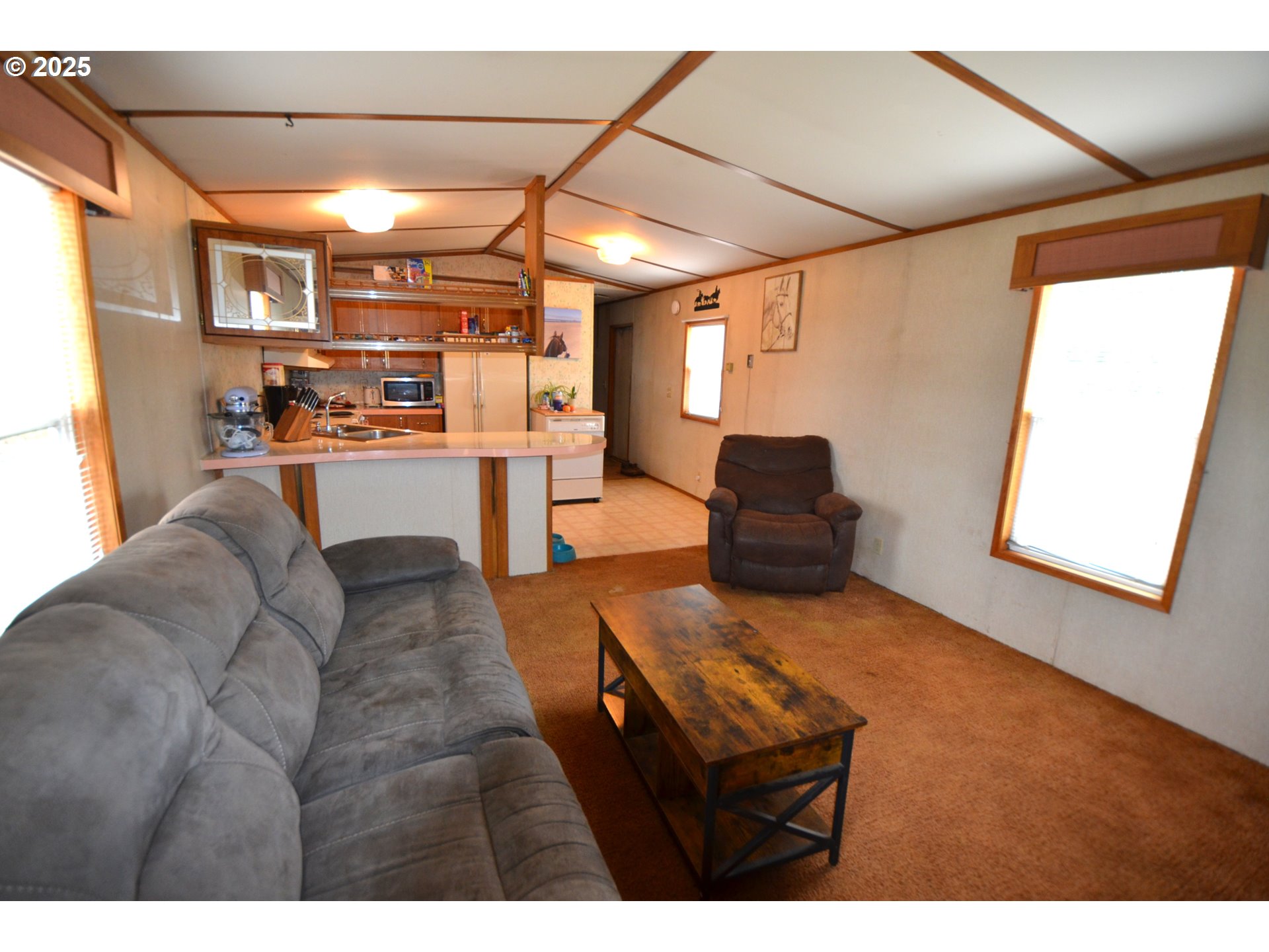 37800 Southeast Coupland Road Estacada, OR 97023 - Photo 2 of 13 Living Room/Entrance