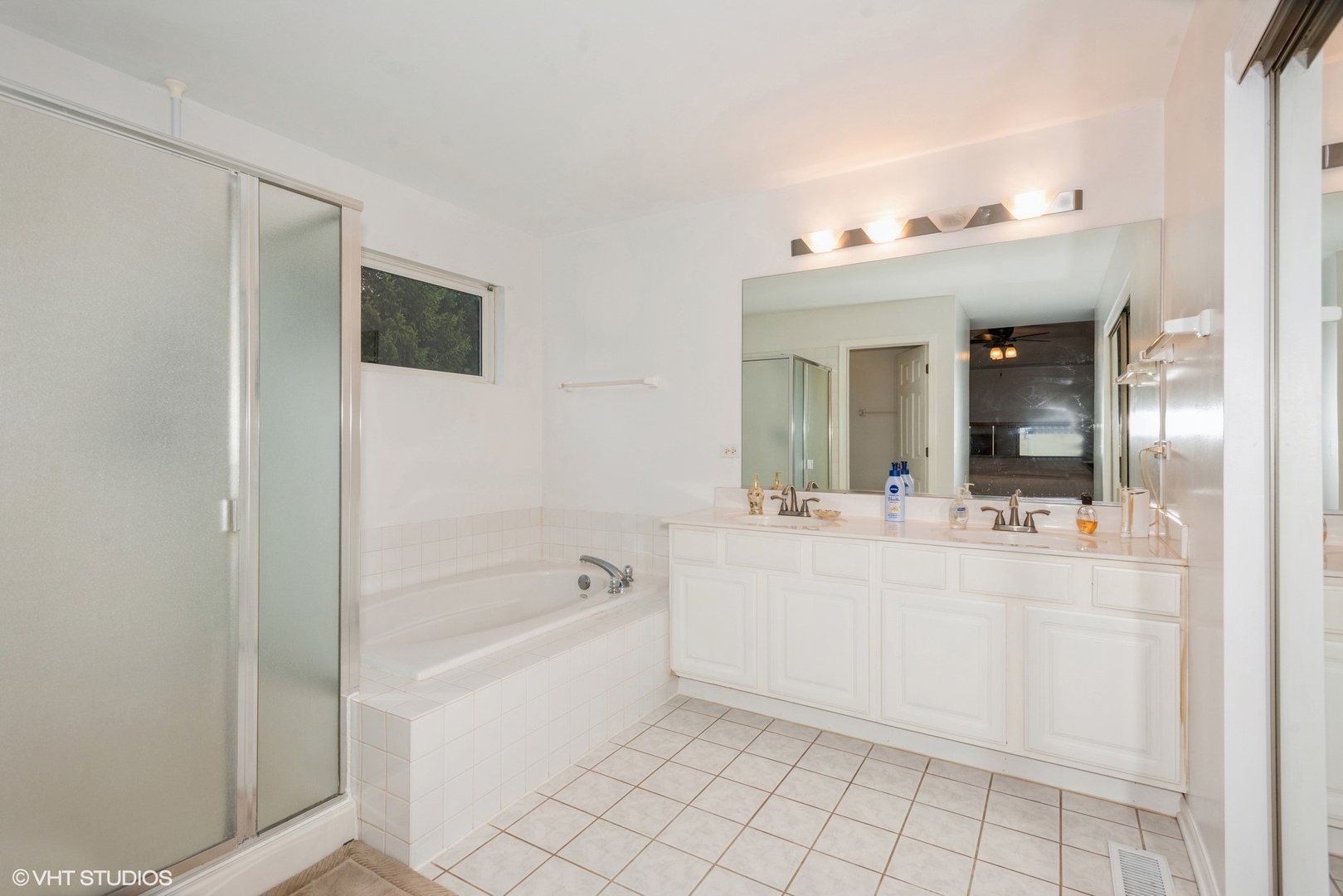14505 Etchingham Drive Lockport, IL 60441 - Photo 11 of 19 a bathroom with a bathtub sink and mirror