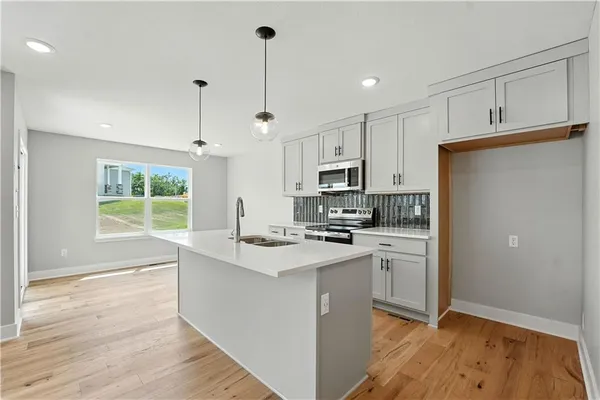 $419,880 | 806 Glenn Circle, Raymore, MO 64083