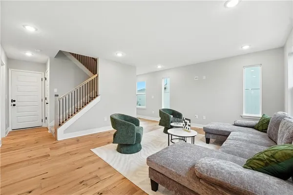 $419,880 | 806 Glenn Circle, Raymore, MO 64083
