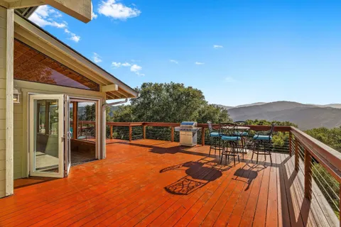 $2,100,000 | 31485 Vía Las Rosas, Carmel Valley, CA 93924
