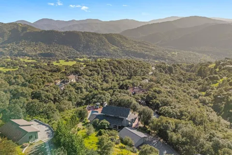 $2,100,000 | 31485 Vía Las Rosas, Carmel Valley, CA 93924
