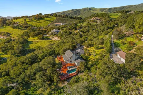 $2,100,000 | 31485 Vía Las Rosas, Carmel Valley, CA 93924