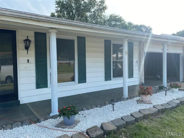 $2,000 | 1433 Kew Gardens Drive, Florissant, MO 63031