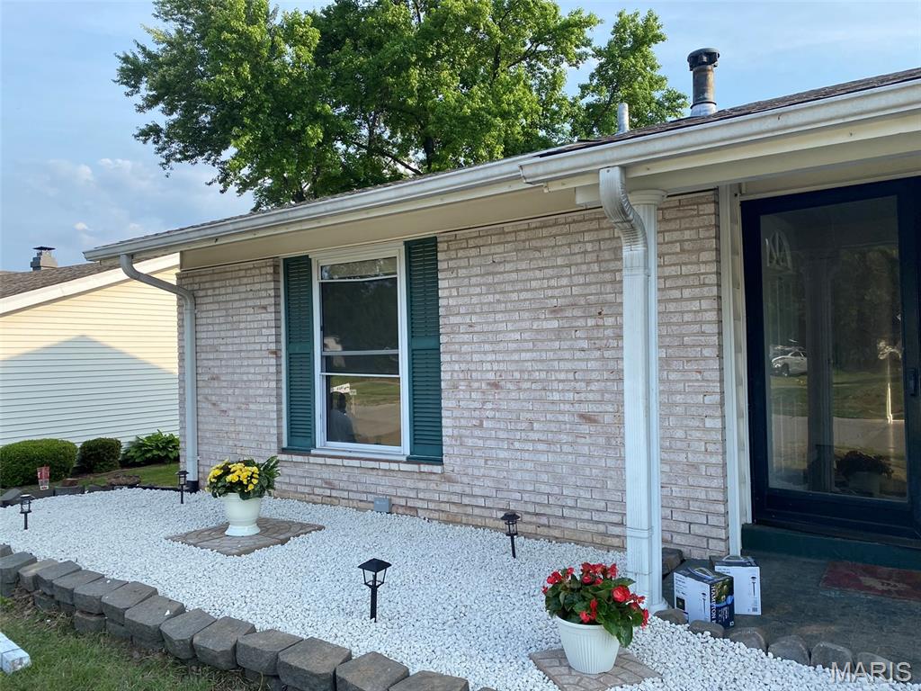 1433 Kew Gardens Drive Florissant, MO 63031 - Photo 2 of 17