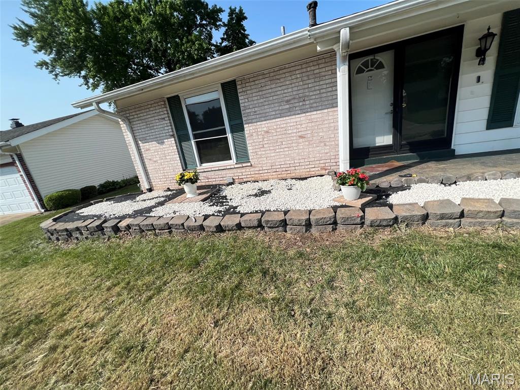 1433 Kew Gardens Drive Florissant, MO 63031 - Photo 3 of 17