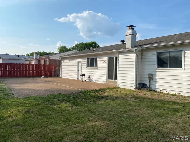 $2,000 | 1433 Kew Gardens Drive, Florissant, MO 63031