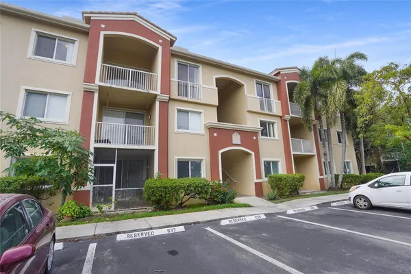 $2,500 | 7085 Nova Drive, Unit 319, Fort Lauderdale, FL 33317