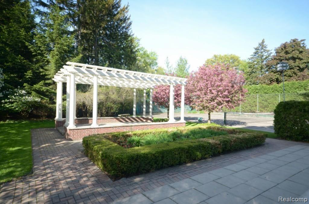 99 Lothrop Road Grosse Pointe, MI 48236 - Photo 27 of 28 17 pagoda.jpg