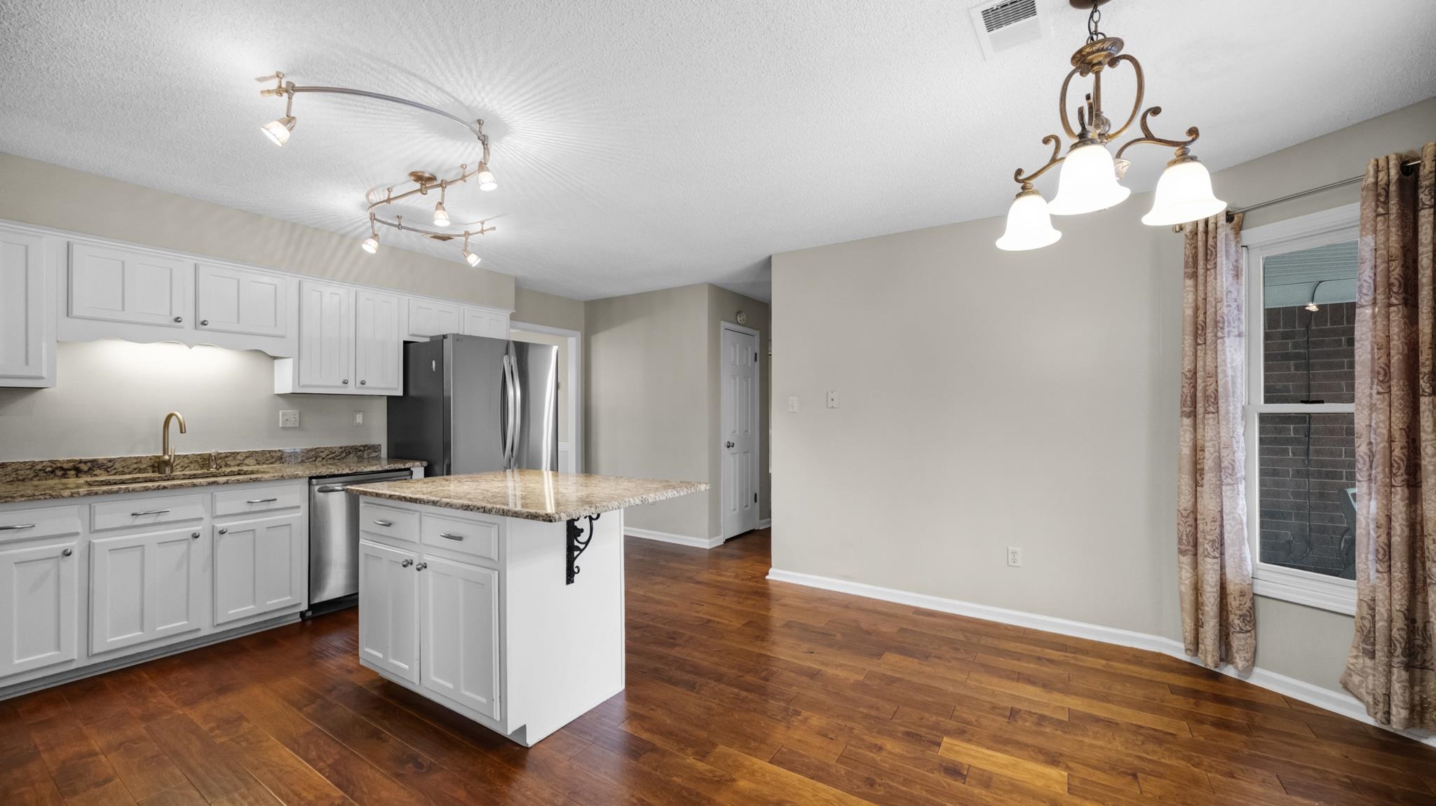 1105 Winrose Drive Collierville, TN 38017 - Photo 18 of 37 a kitchen with stainless steel appliances granite countertop a sink cabinets a stove and a refrigerator