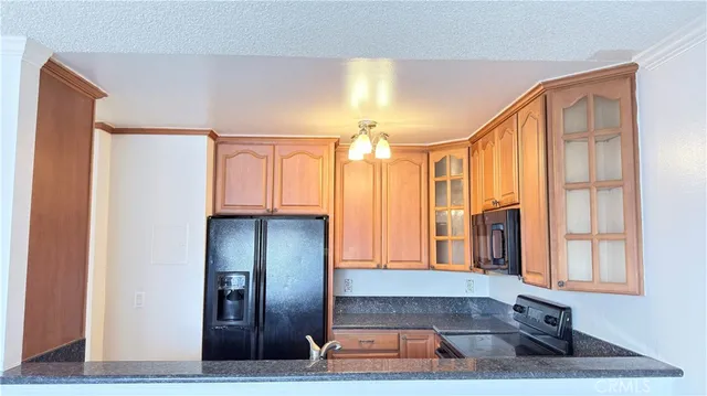 $342,500 | 20930 Parthenia Street, Unit 216, Canoga Park, CA 91304