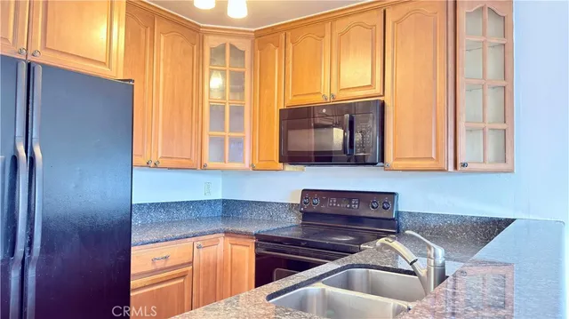 $342,500 | 20930 Parthenia Street, Unit 216, Canoga Park, CA 91304