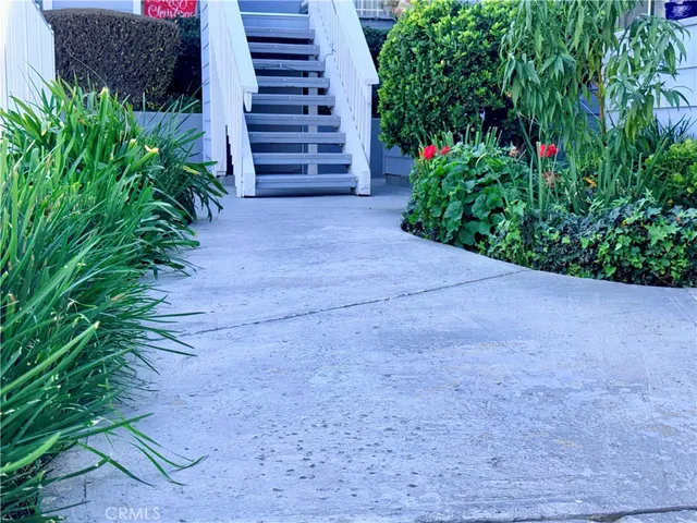 $342,500 | 20930 Parthenia Street, Unit 216, Canoga Park, CA 91304