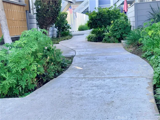 $342,500 | 20930 Parthenia Street, Unit 216, Canoga Park, CA 91304