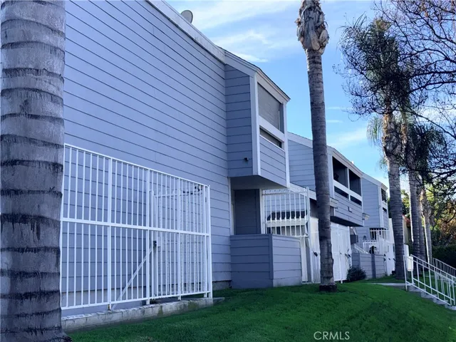$342,500 | 20930 Parthenia Street, Unit 216, Canoga Park, CA 91304