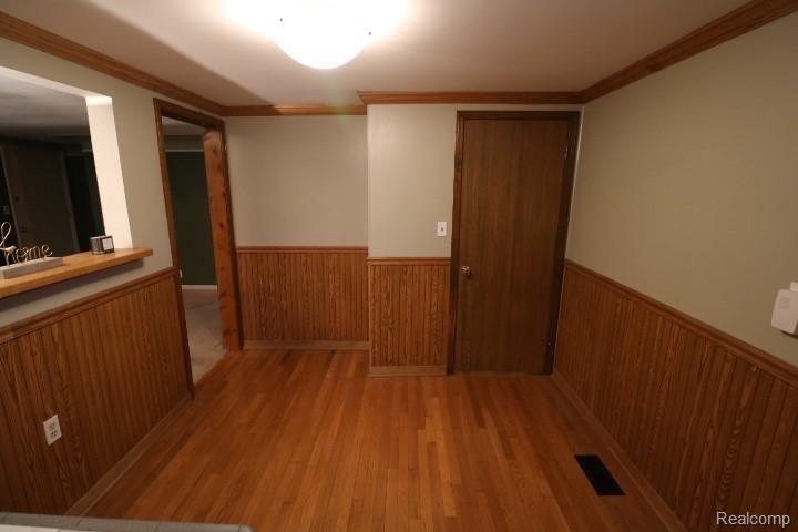 4149 Van Slyke Road Flint, MI 48507 - Photo 9 of 18 IMG_5089.JPG