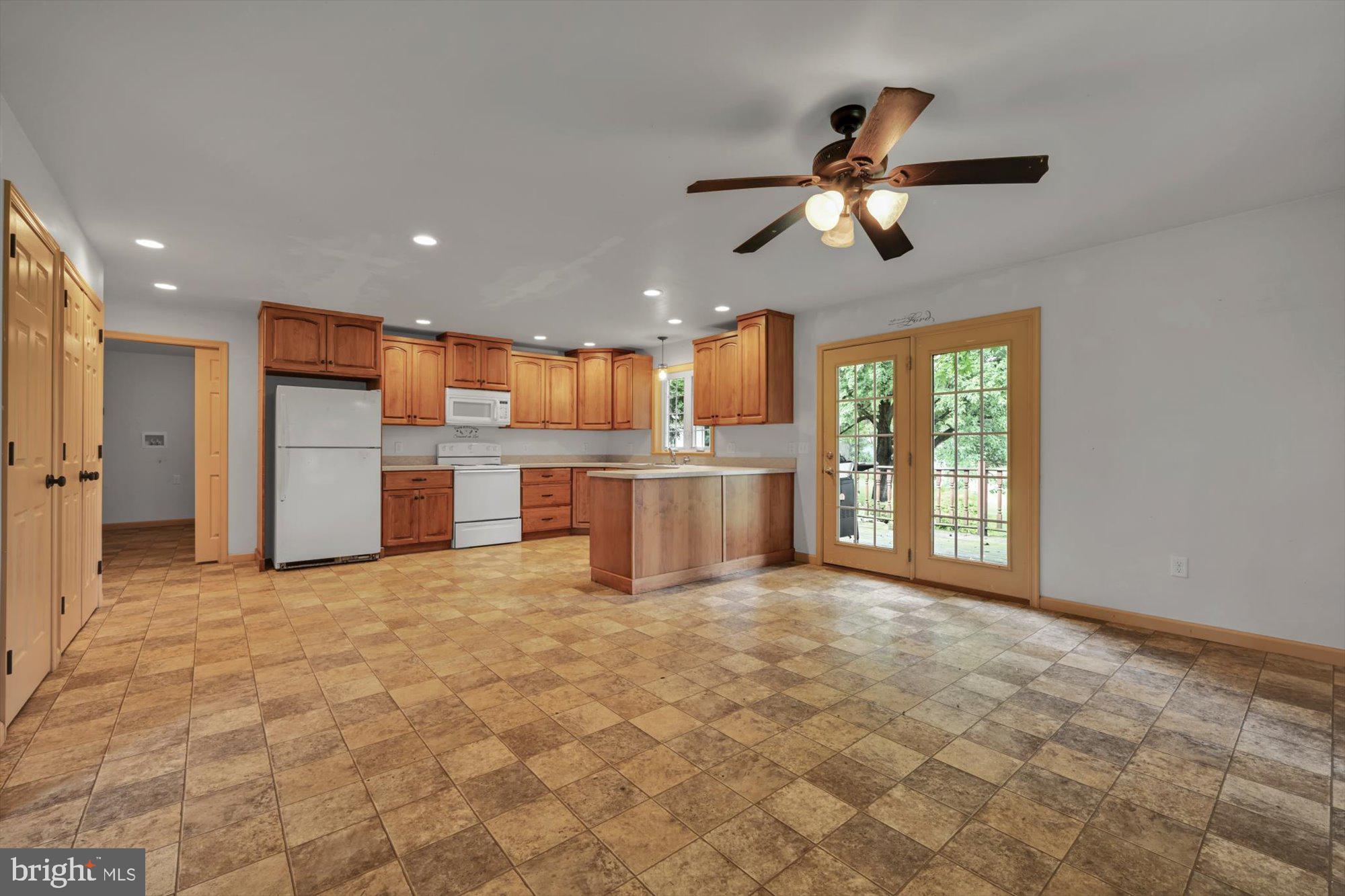 1163 Sportsman Road Robesonia, PA 19551 - Photo 20 of 55 Dining / Kitchen
