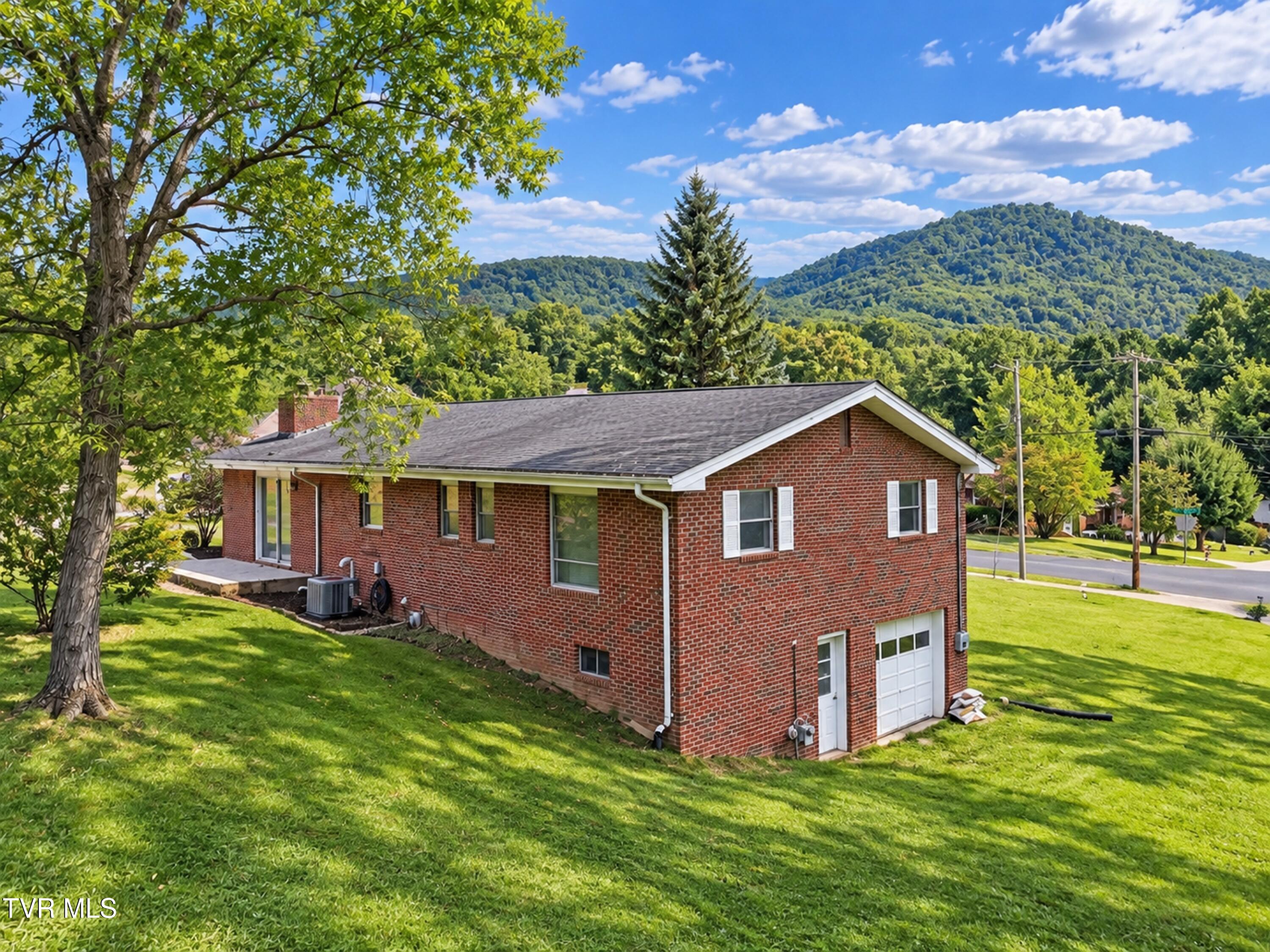 701 Pine Ridge Road Johnson City, TN 37601 - Photo 2 of 26 Aerialback