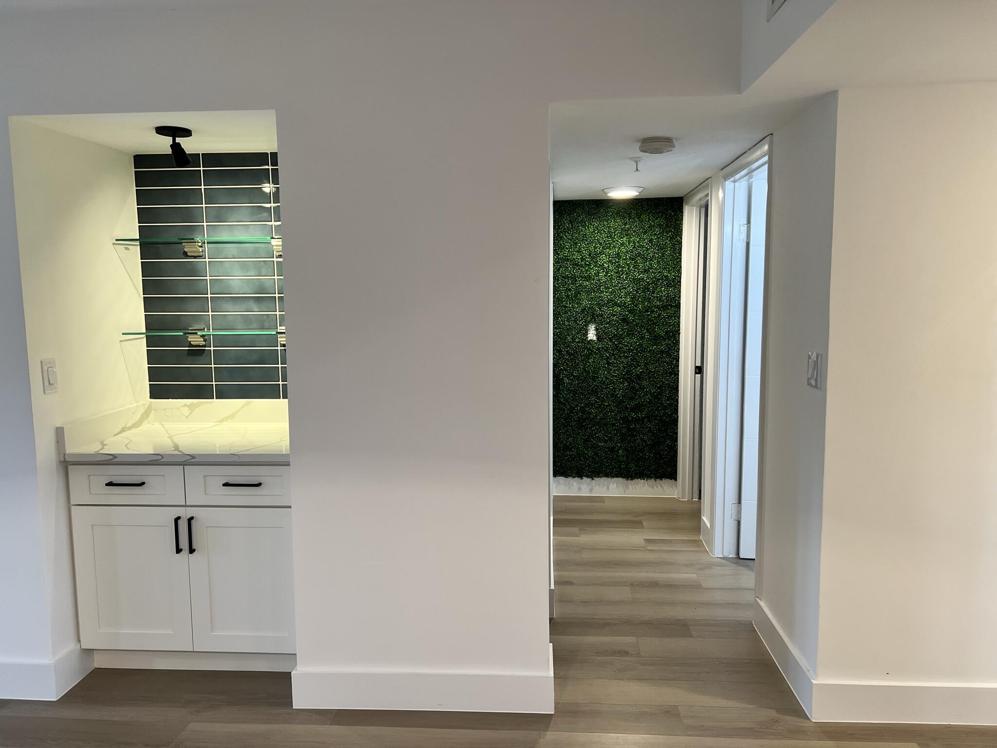 9235 Southwest 8th Street, Unit 106 Boca Raton, FL 33428 - Photo 8 of 27 Built in Bar