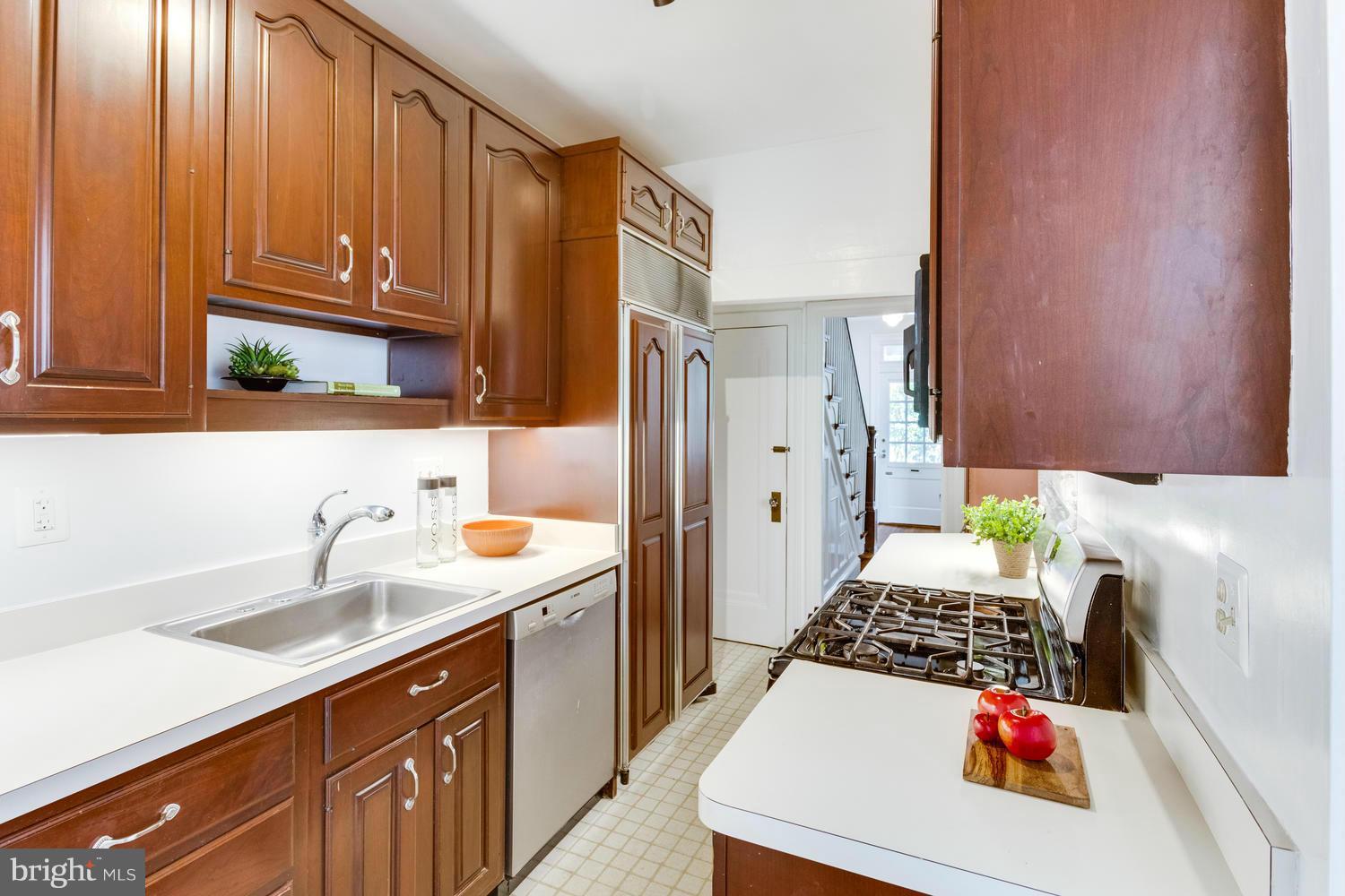 3708 Reno Road Northwest Washington, DC 20008 - Photo 12 of 29 Kitchen