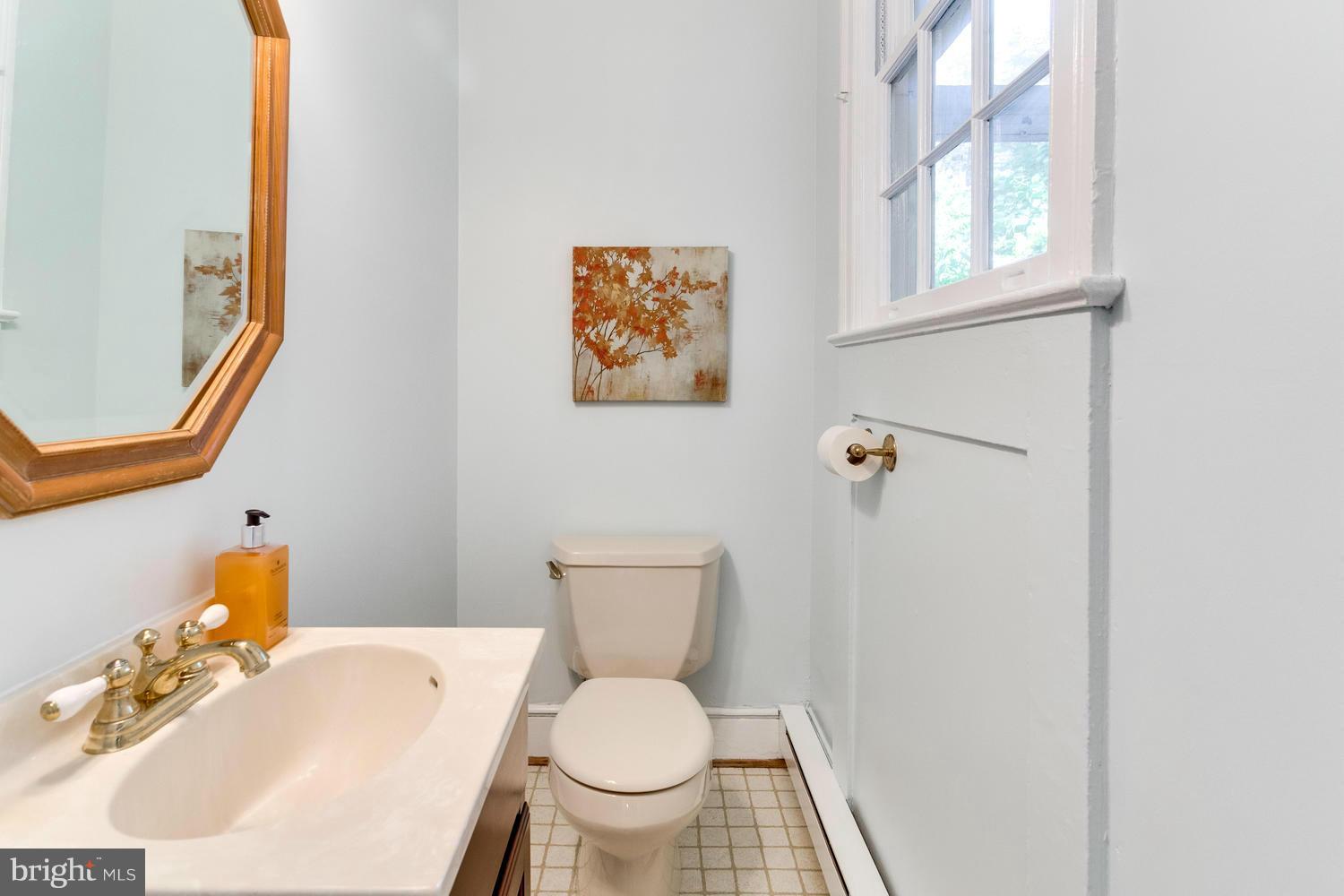 3708 Reno Road Northwest Washington, DC 20008 - Photo 13 of 29 Powder Room