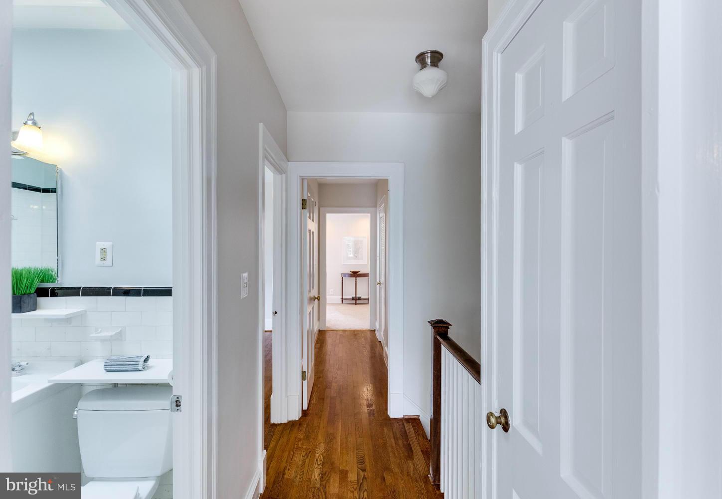 3708 Reno Road Northwest Washington, DC 20008 - Photo 19 of 29 Landing