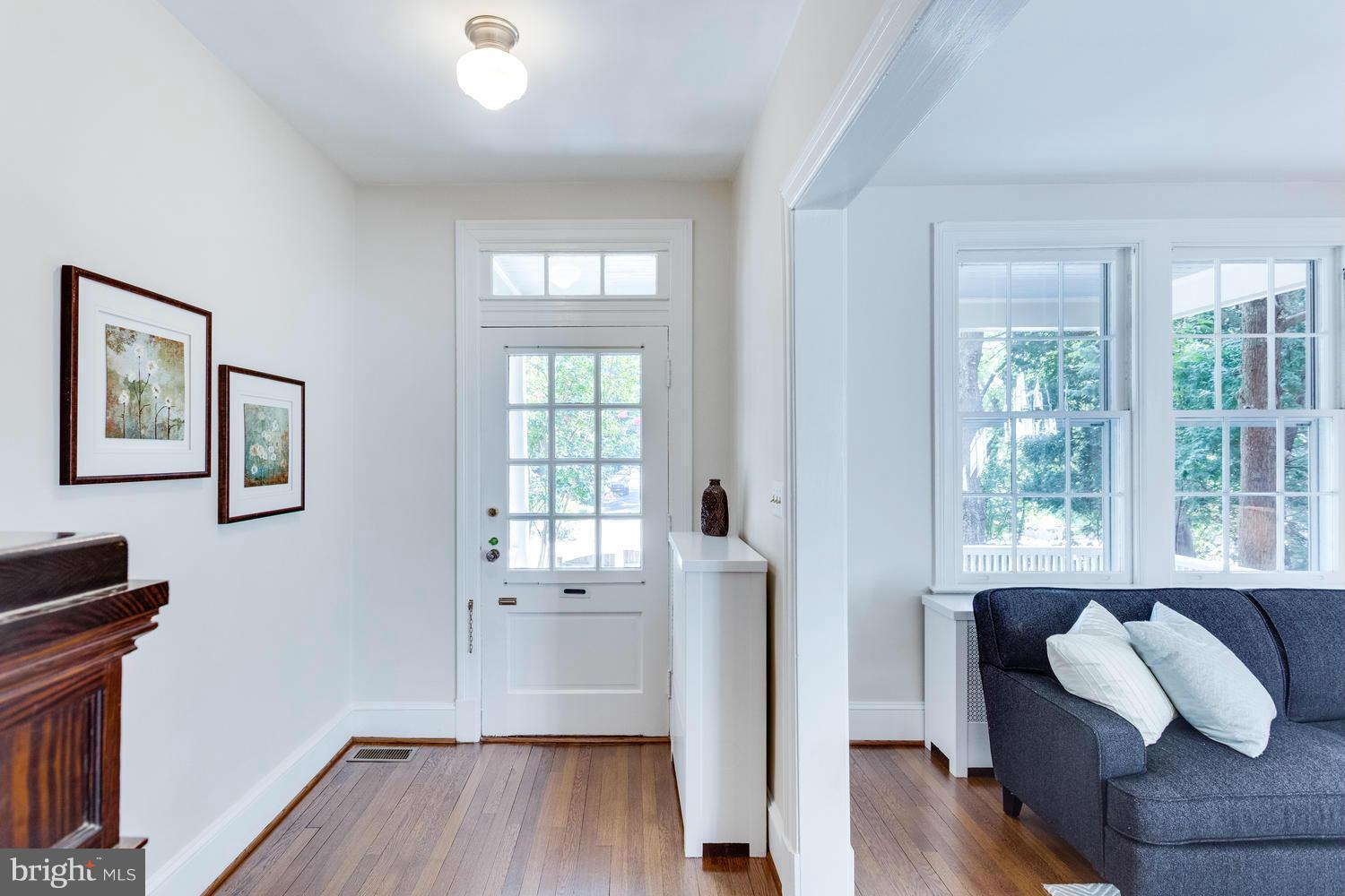 3708 Reno Road Northwest Washington, DC 20008 - Photo 5 of 29 Foyer