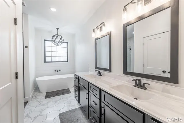 $610,000 | 140 Pondside Lane, Poplar Bluff, MO 63901