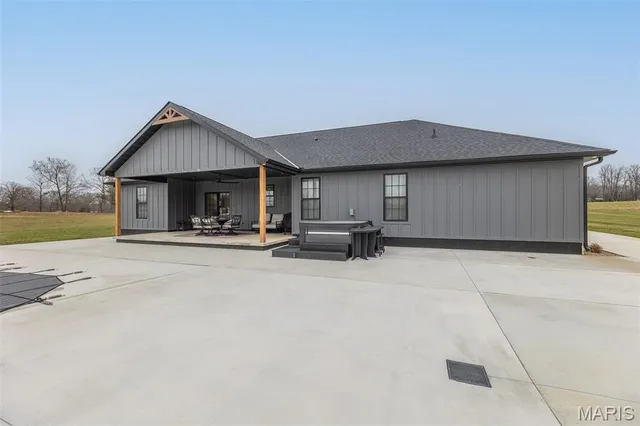 $610,000 | 140 Pondside Lane, Poplar Bluff, MO 63901