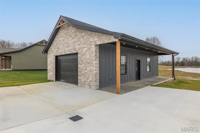 $610,000 | 140 Pondside Lane, Poplar Bluff, MO 63901