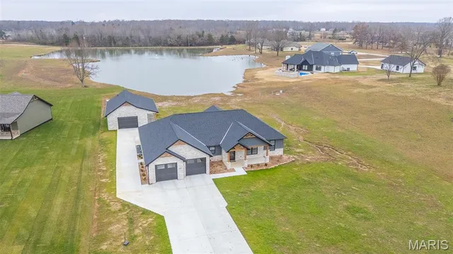 $610,000 | 140 Pondside Lane, Poplar Bluff, MO 63901