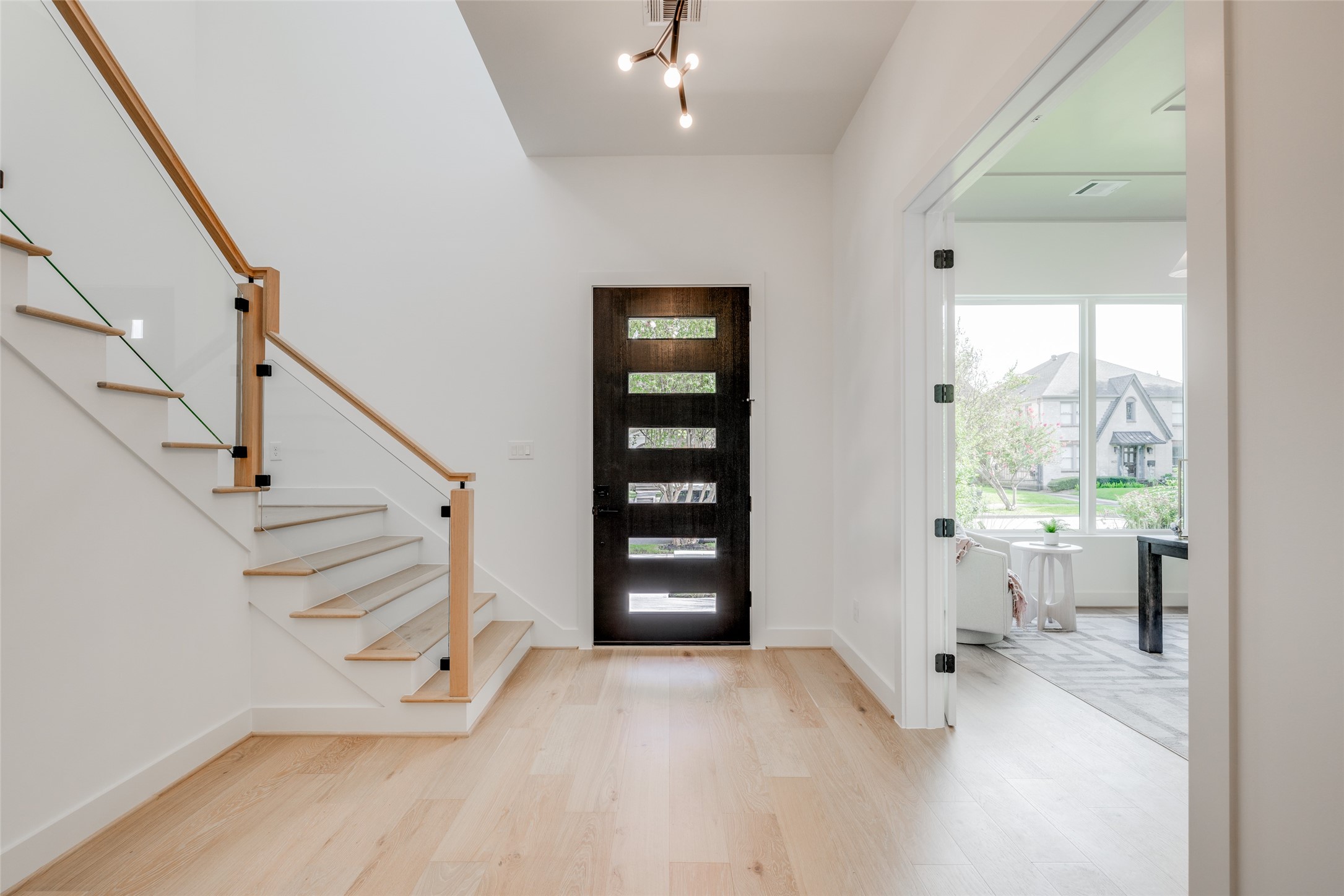 1511 Kipling Street Houston, TX 77006 - Photo 15 of 50 ASK ABOUT CUSTOMIZATION OPTIONS DURING CONSTRUCTION ONLY *MAZZARINO MODEL HOME * PHOTOS MAY SHOW A SIMILAR FLOOR PLAN AND/OR UPGRADED/ALTERNATIVE FINISHES * Please use these photos as a guide *THIS IS AN ACTIVE CONSTRUCTION SITE, BUYERS MUST REQUEST APPOINTMENT TO BE ON PREMISE AT ALL TIMES.