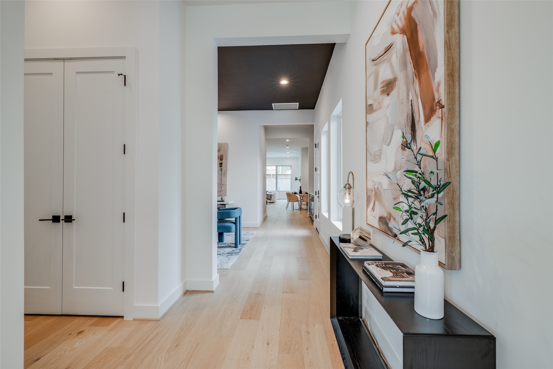 1511 Kipling Street Houston, TX 77006 - Photo 19 of 50 ASK ABOUT CUSTOMIZATION OPTIONS DURING CONSTRUCTION ONLY *MAZZARINO MODEL HOME * PHOTOS MAY SHOW A SIMILAR FLOOR PLAN AND/OR UPGRADED/ALTERNATIVE FINISHES * Please use these photos as a guide *THIS IS AN ACTIVE CONSTRUCTION SITE, BUYERS MUST REQUEST APPOINTMENT TO BE ON PREMISE AT ALL TIMES.