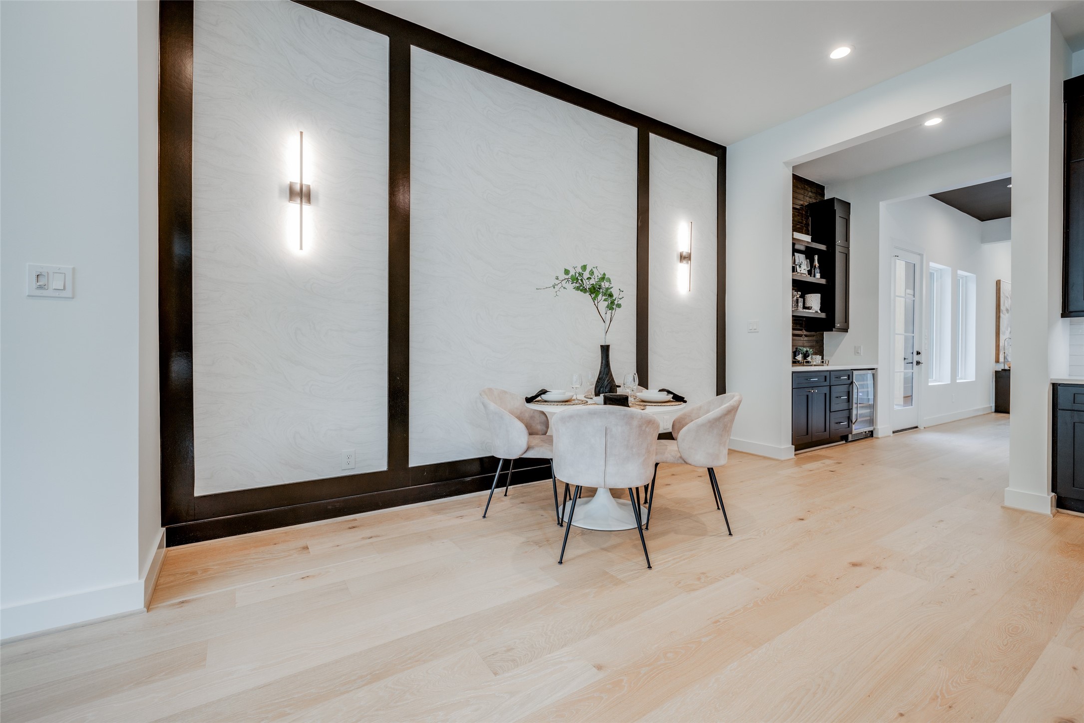 1511 Kipling Street Houston, TX 77006 - Photo 22 of 50 ASK ABOUT CUSTOMIZATION OPTIONS DURING CONSTRUCTION ONLY *MAZZARINO MODEL HOME * PHOTOS MAY SHOW A SIMILAR FLOOR PLAN AND/OR UPGRADED/ALTERNATIVE FINISHES * Please use these photos as a guide *THIS IS AN ACTIVE CONSTRUCTION SITE, BUYERS MUST REQUEST APPOINTMENT TO BE ON PREMISE AT ALL TIMES.