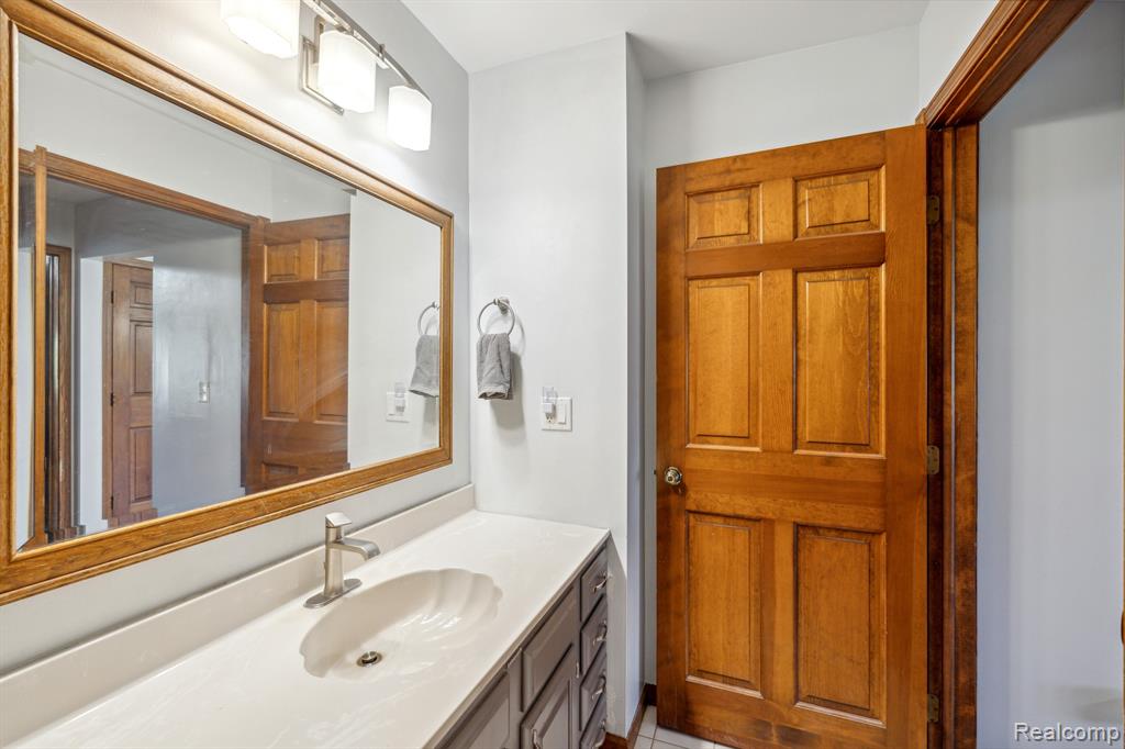 12305 Elms Road Birch Run, MI 48415 - Photo 18 of 39