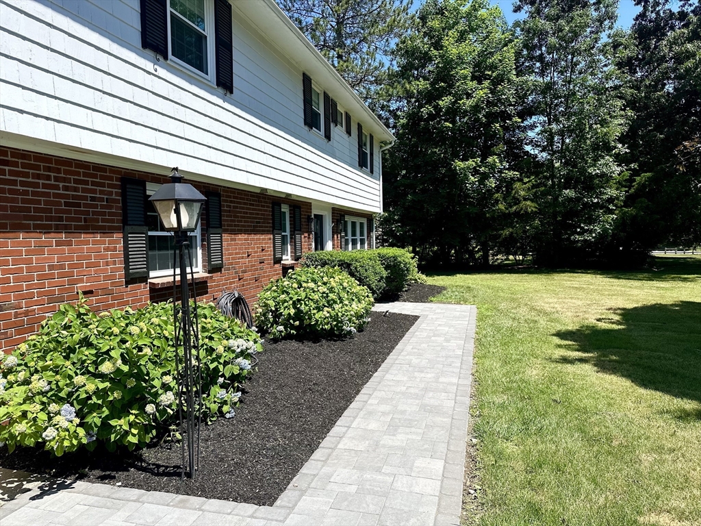 237 River Road Andover, MA 01810 - Photo 3 of 24 Gallery Image 3