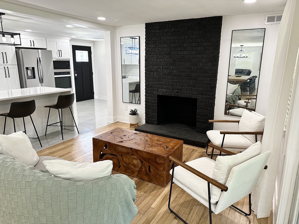 237 River Road Andover, MA 01810 - Photo 9 of 24 Gallery Image 9