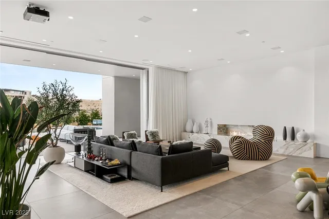 $75,000 | 14 Magic Stone Lane, Las Vegas, NV 89135