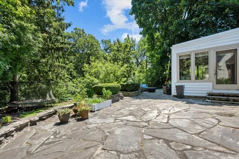 $1,095,000 | 310 Linden Park Place, Highland Park, IL 60035
