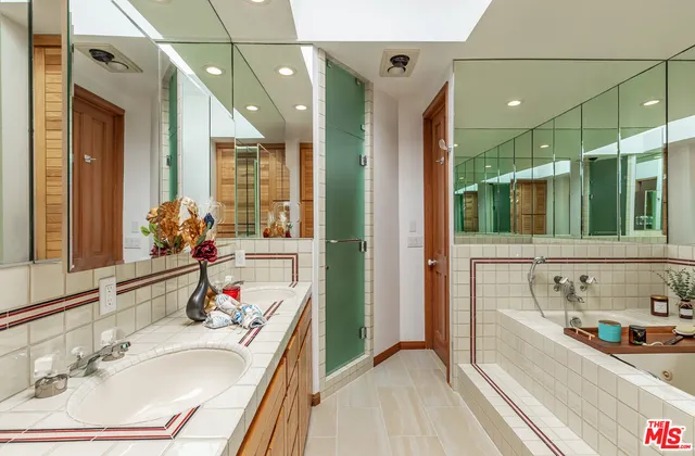 $5,250,000 | 22664 Pacific Coast Highway, Unit 4, Malibu, CA 90265