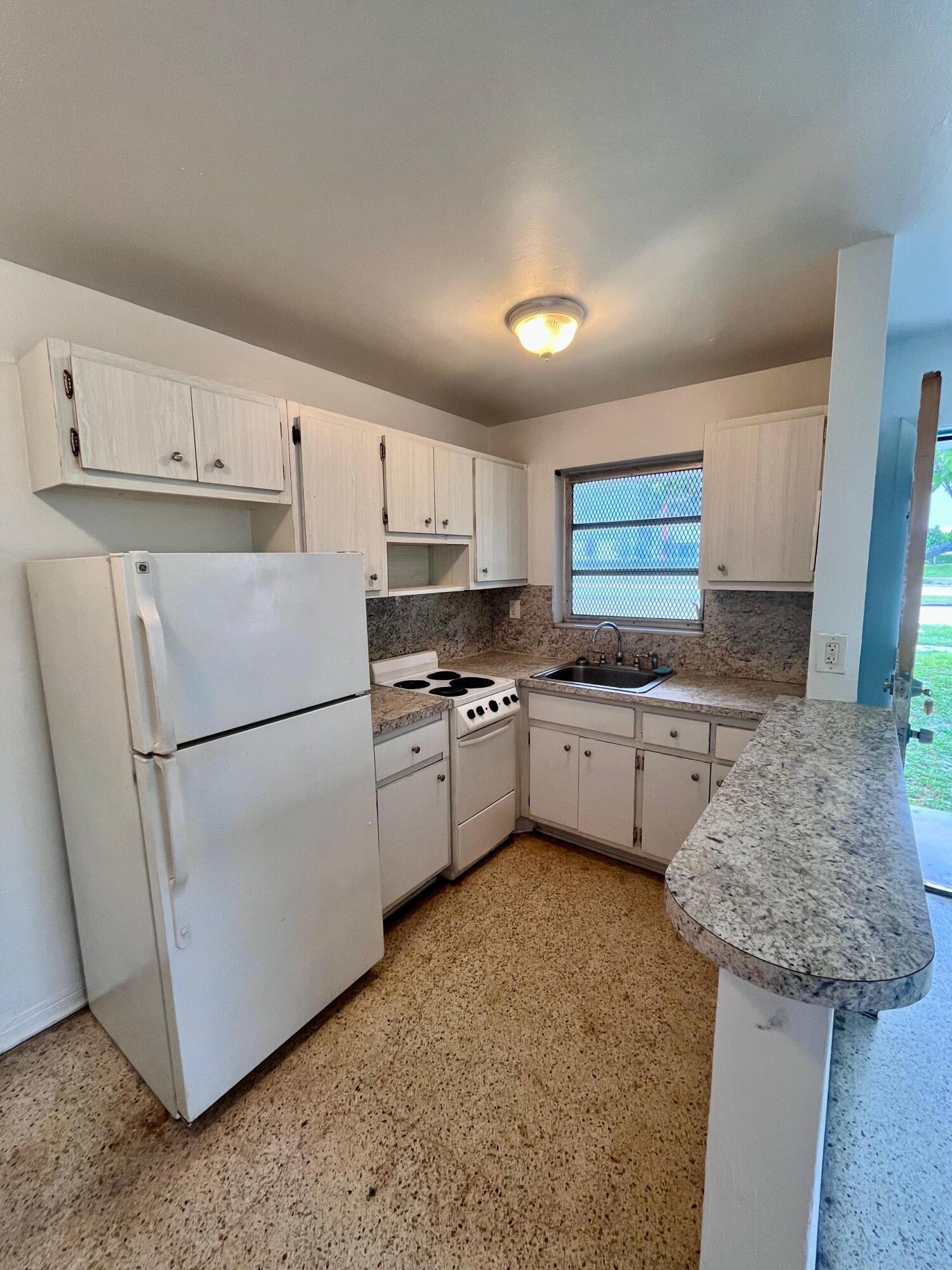 598 Douglas Road, Unit 1 Opa-Locka, FL 33054 - Photo 3 of 7 f50aea9f-b6b4-4ece-a48b-704526e4ee5b