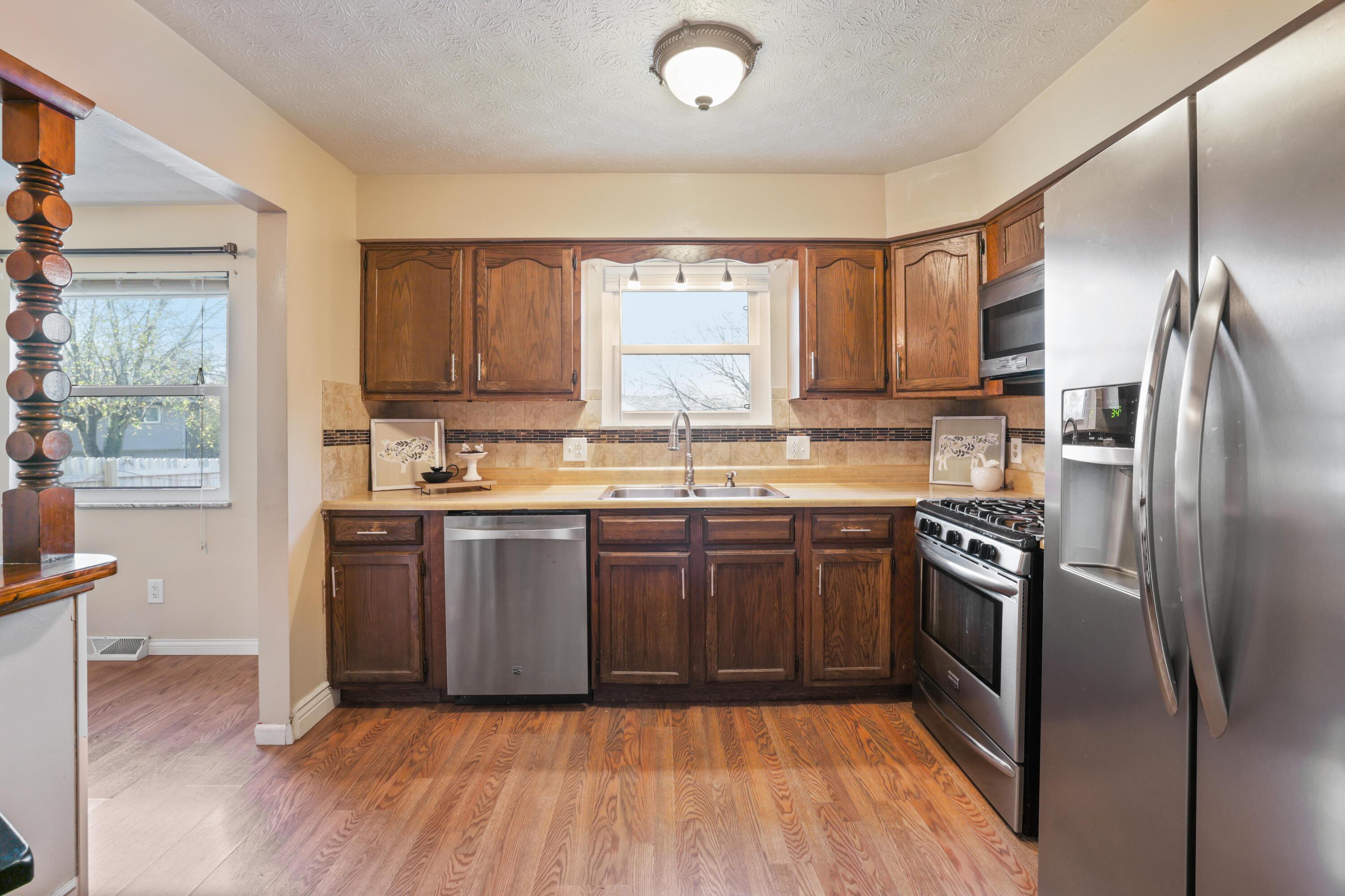 1725 Demorest Road Columbus, OH 43228 - Photo 29 of 75 Kitchen