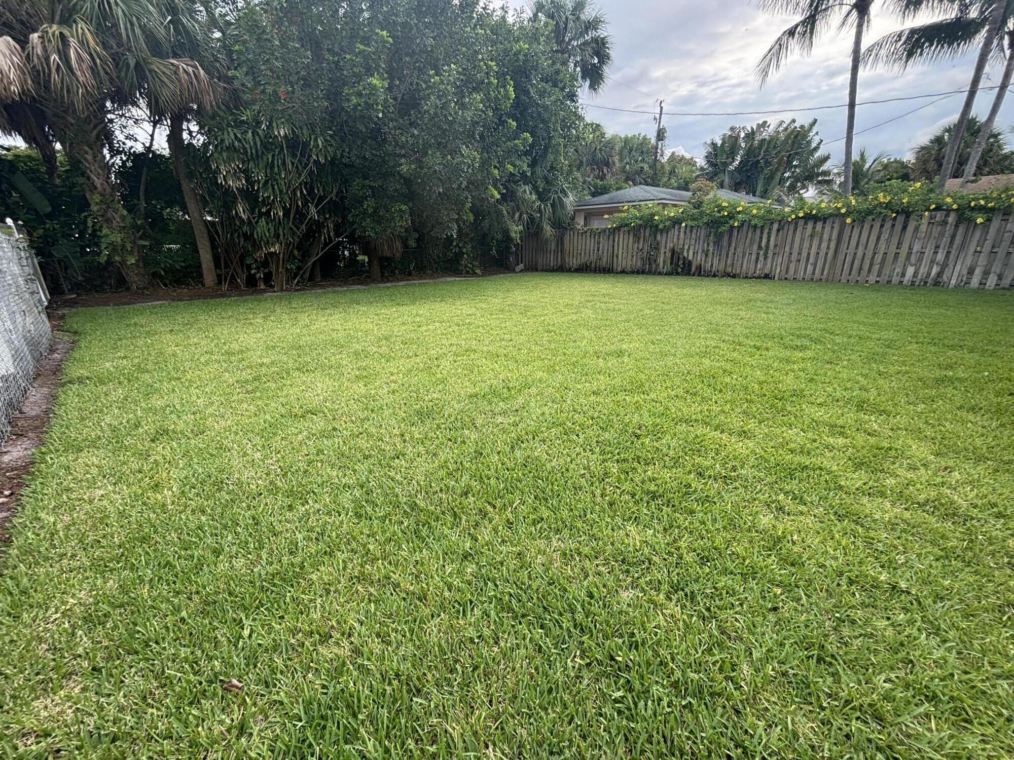 218 Seville Road West Palm Beach, FL 33405 - Photo 15 of 17 IMG_2387