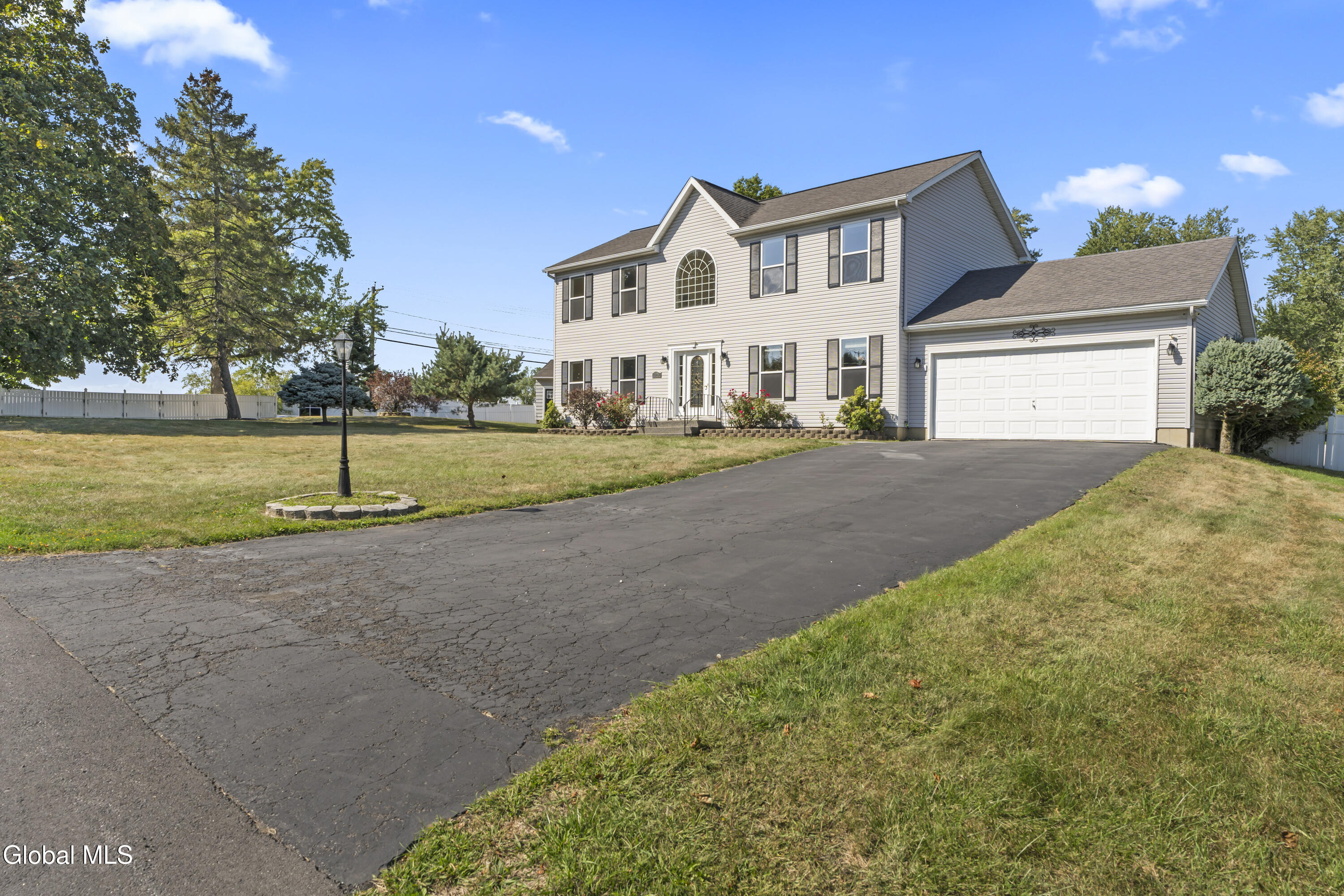 1251 Loudon Road Cohoes, NY 12047 - Photo 4 of 54 DSC07294