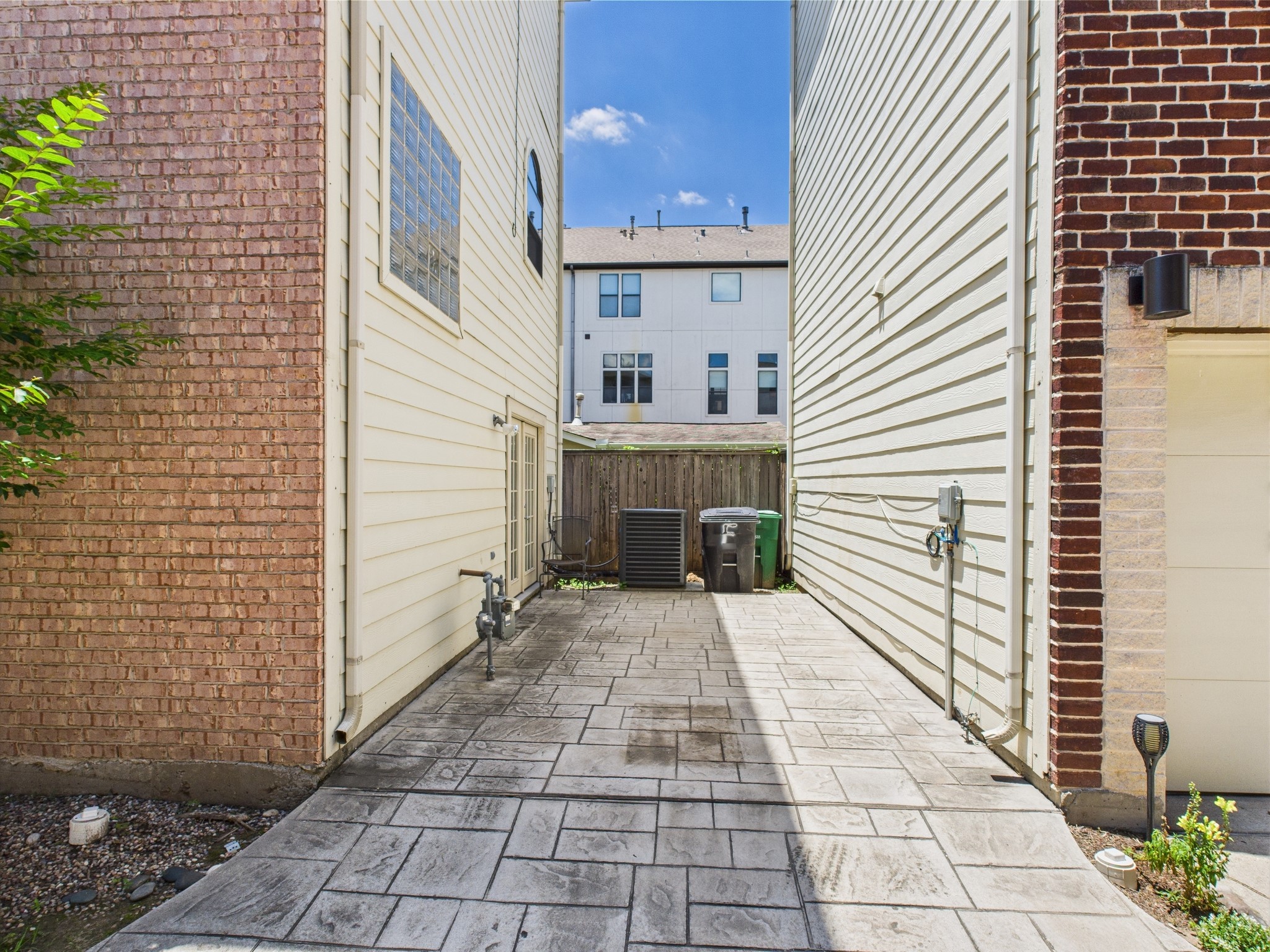 5810 Darling Street, Unit F Houston, TX 77007 - Photo 37 of 38 Private parking space
