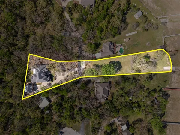 $1,350,000 | 9 A Eagle Point North, Azle, TX 76020