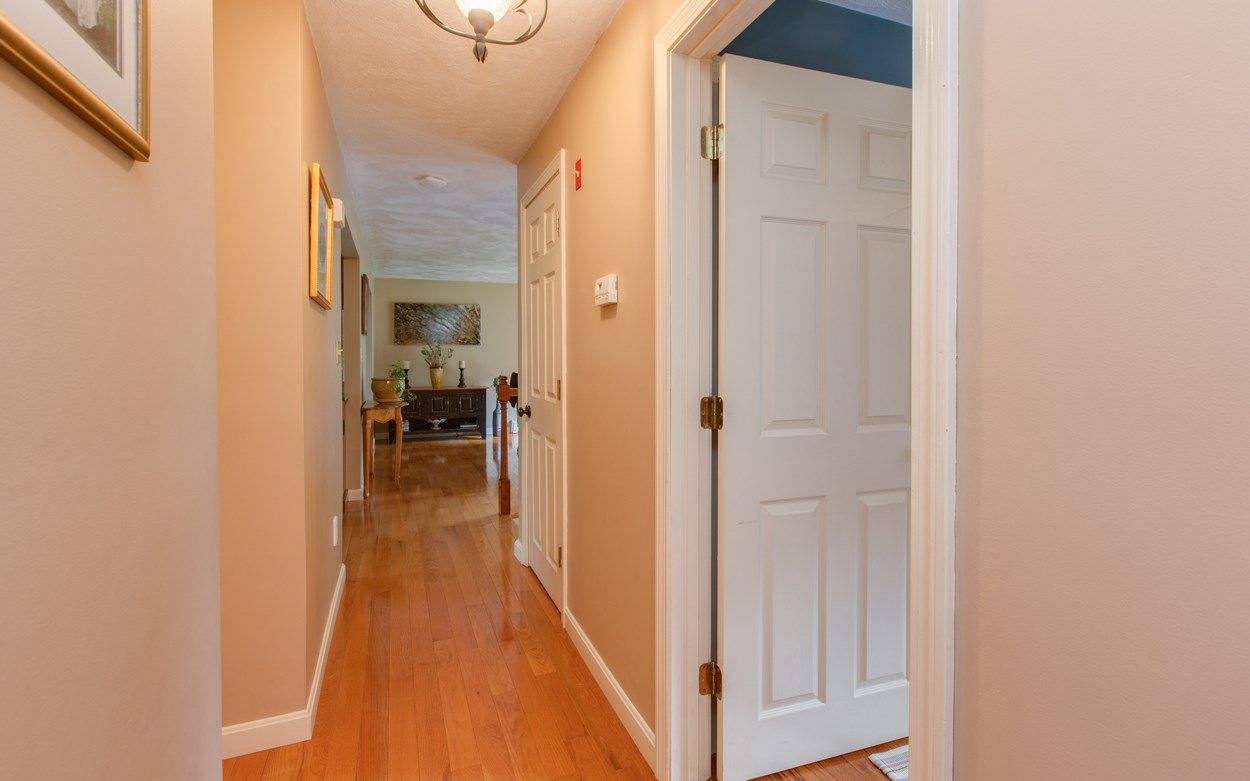 9 Crestwood Road Windham, NH 03087 - Photo 20 of 39