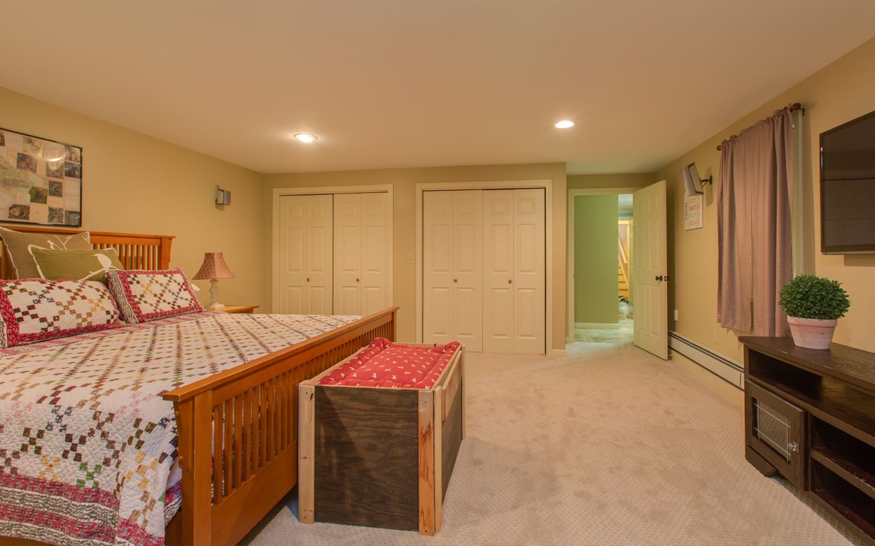 9 Crestwood Road Windham, NH 03087 - Photo 23 of 39