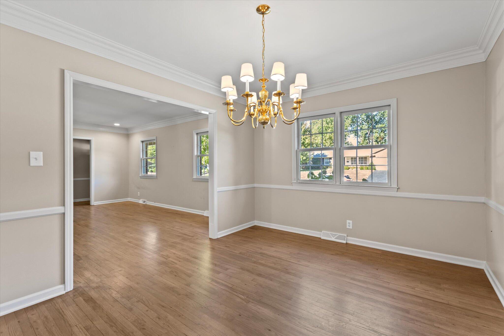 1880 Blairmore Road Lexington, KY 40502 - Photo 19 of 35 Formal Dining