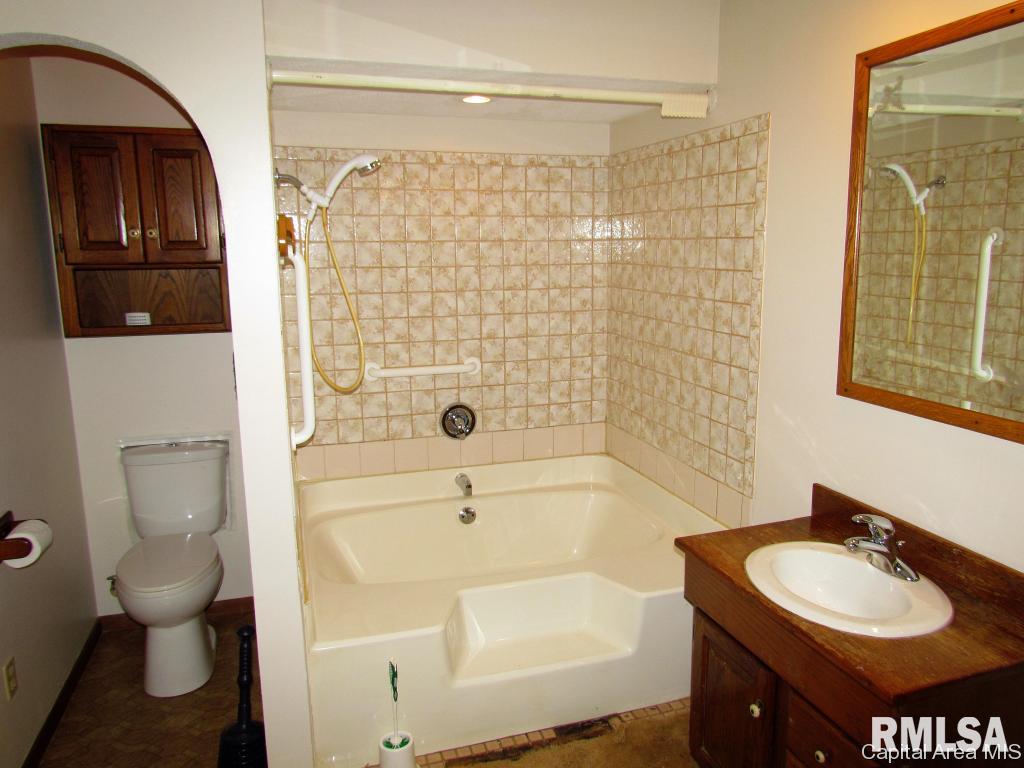 404 Carson Street Loami, IL 62661 - Photo 12 of 19